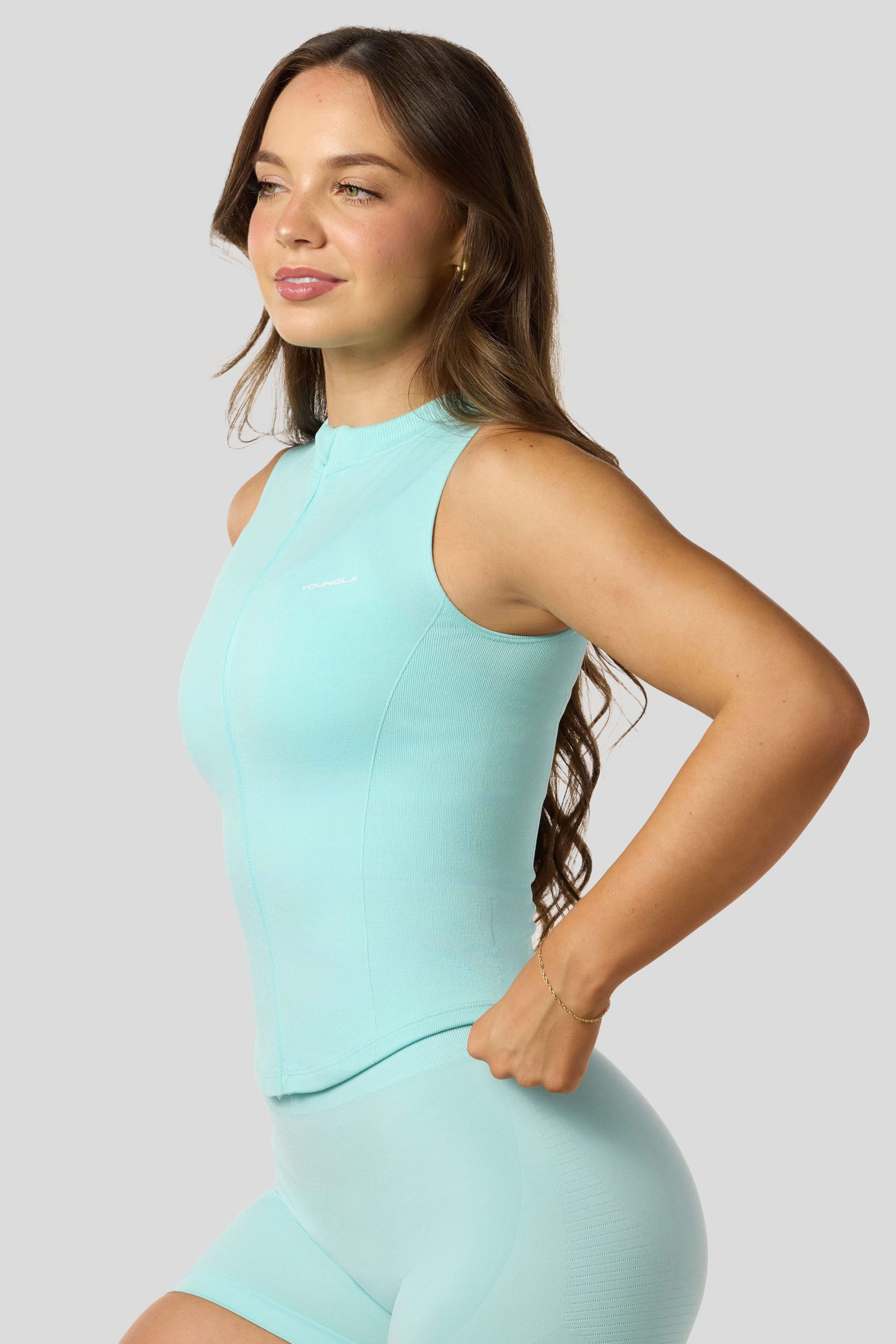 W4342 - Pulse Seamless Zip Tank - Image 9